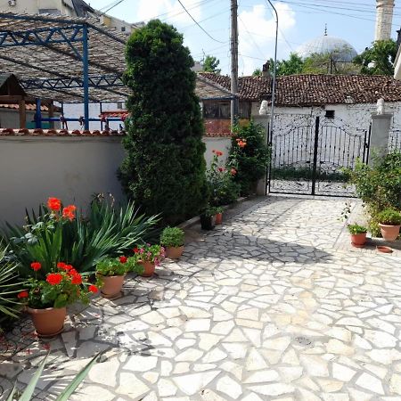Oda Guest House Korce Exterior photo