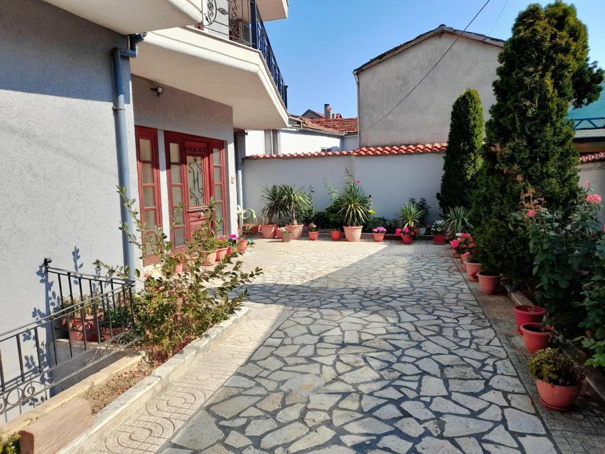 Oda Guest House Korce Exterior photo
