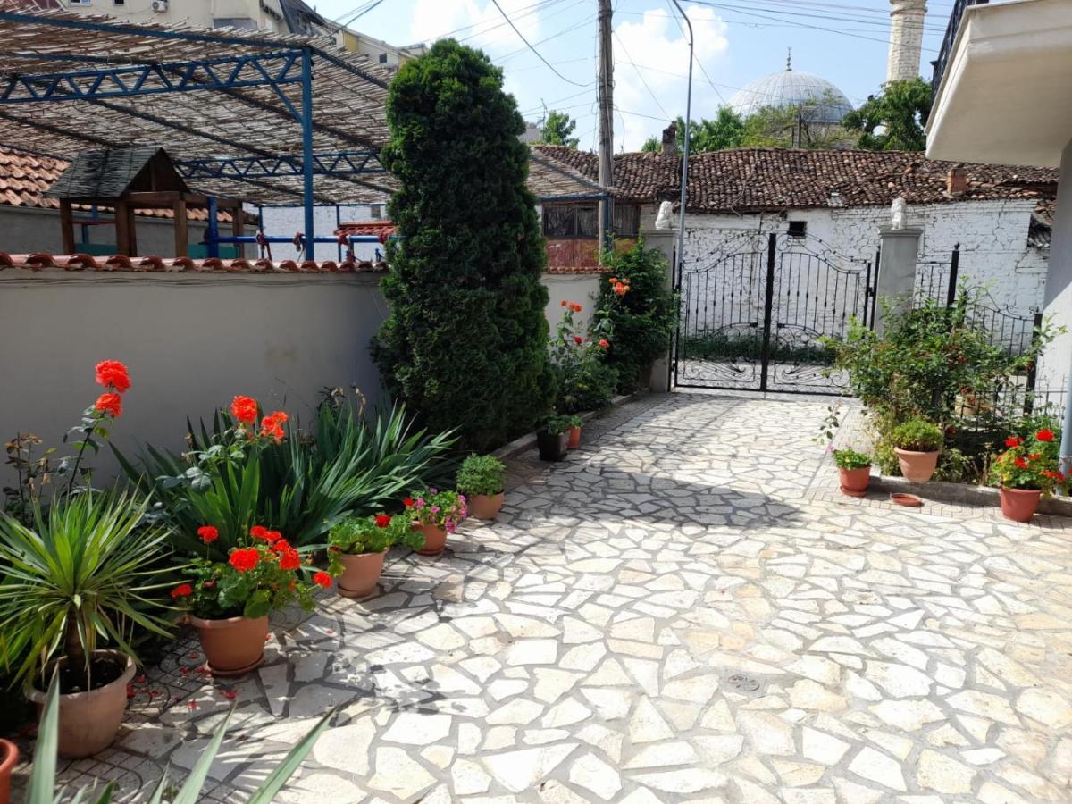 Oda Guest House Korce Exterior photo